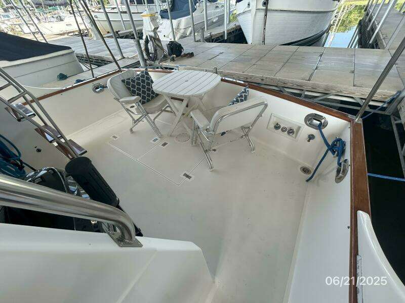 36' Grand Banks aftdeck1