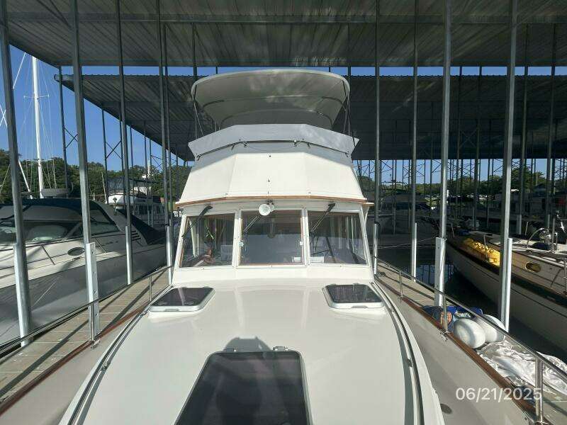 36' Grand Banks foredeck aft
