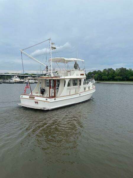 36' Grand Banks starboard aft profile1