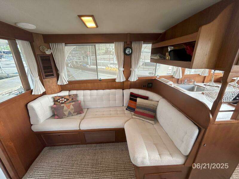 36' Grand Banks salon port