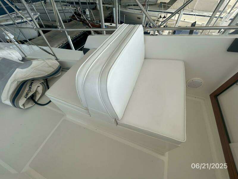 36' Grand Banks flybridge port seating