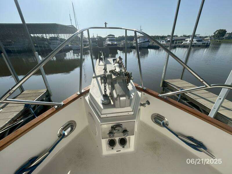 36' Grand Banks anchor windlass1