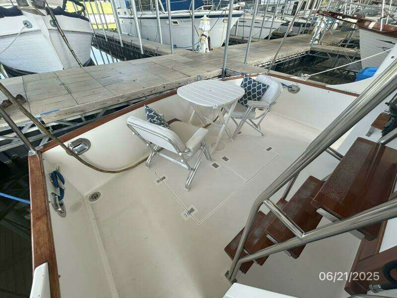36' Grand Banks aftdeck2