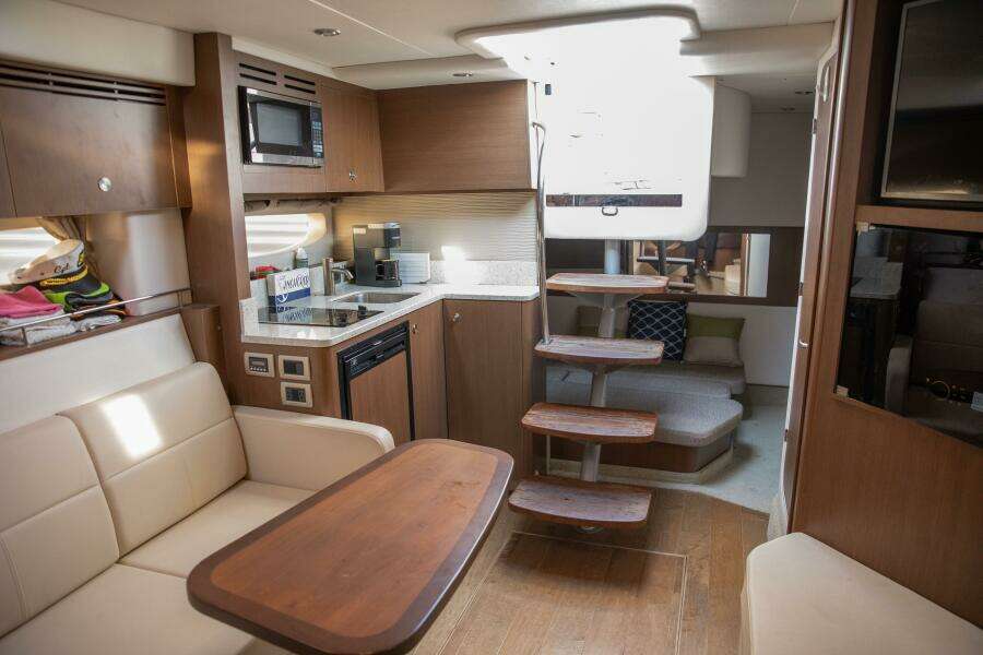 2016 Sea Ray 350 Sundancer