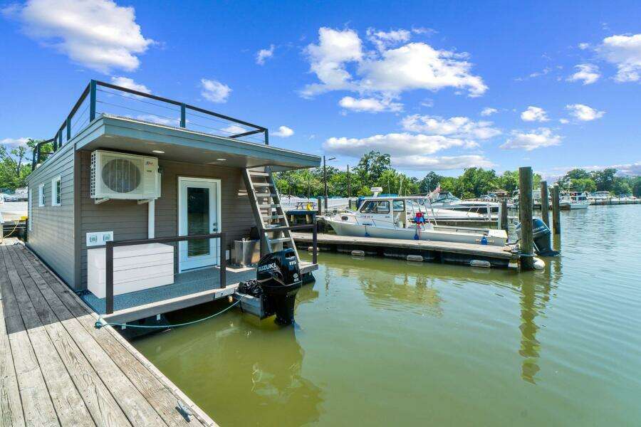 2025 Custom Hank's 40 Houseboat