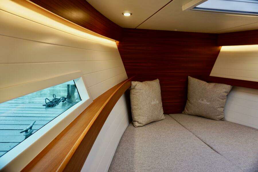 2023 Delta Powerboats 33 Coupe London Calling v berth port window