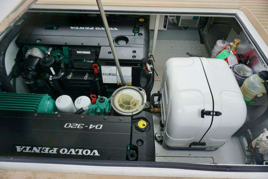 2023 Delta Powerboats 33 Coupe London Calling engines and generator