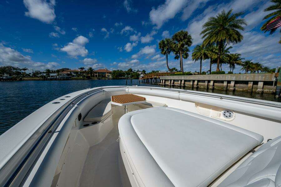 2011 Boston Whaler 370 Outrage