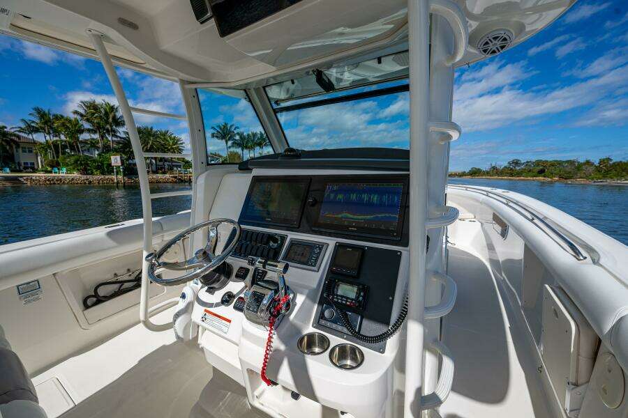 2011 Boston Whaler 370 Outrage
