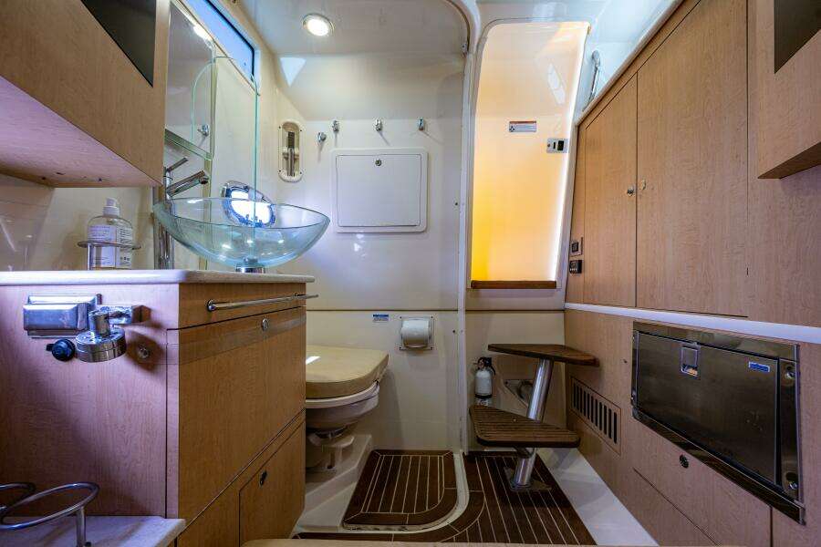 2011 Boston Whaler 370 Outrage