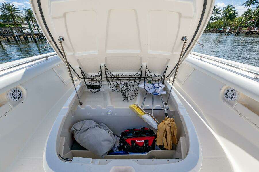 2011 Boston Whaler 370 Outrage