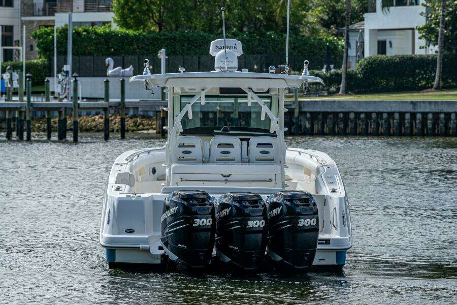 2011 Boston Whaler 370 Outrage