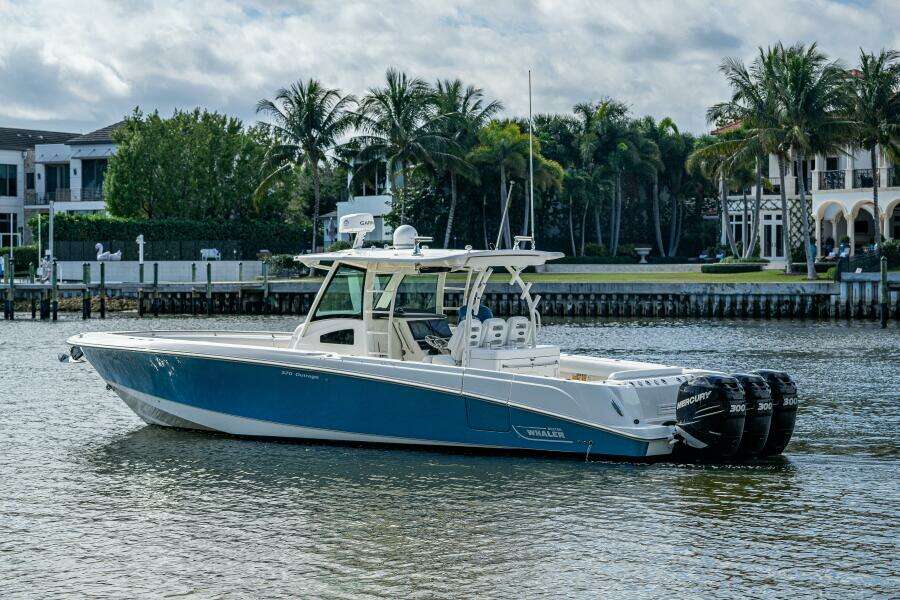 2011 Boston Whaler 370 Outrage
