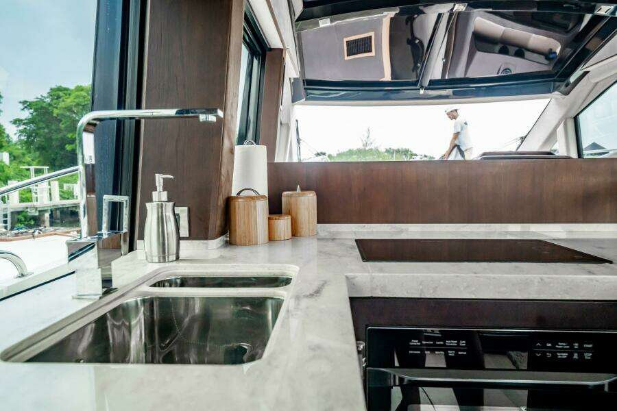 2017 Galeon 510 Skybridge