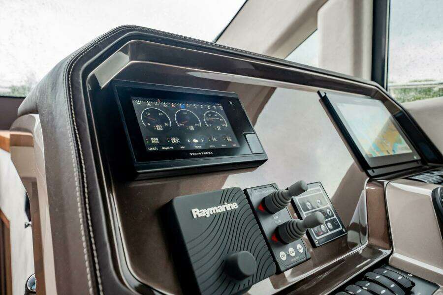 2017 Galeon 510 Skybridge