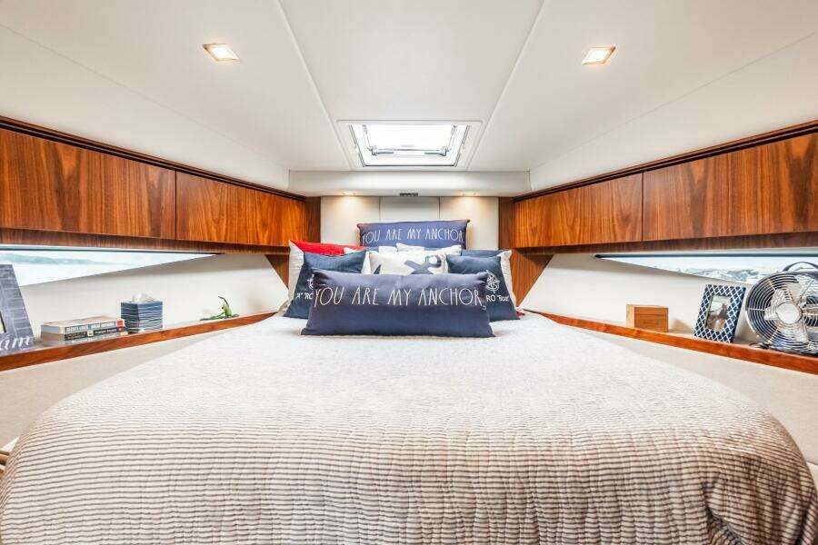 2019 Riviera 4800 Sport Yacht