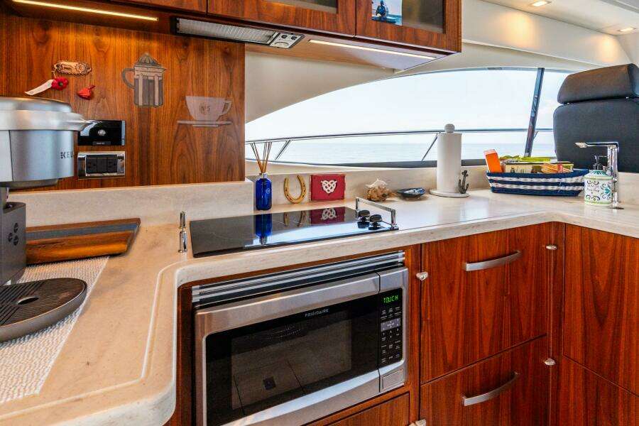 2019 Riviera 4800 Sport Yacht