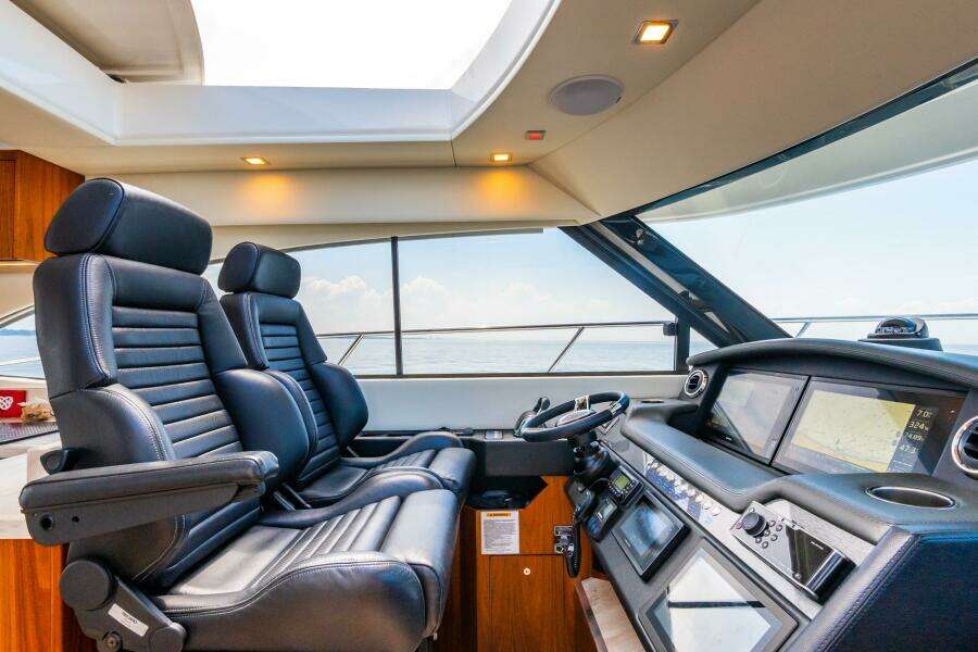 2019 Riviera 4800 Sport Yacht