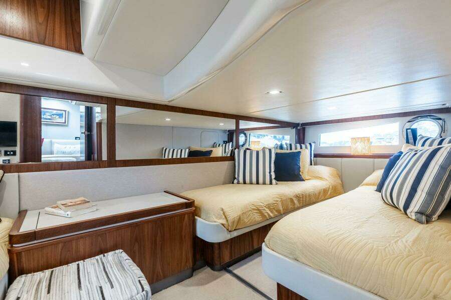 2019 Riviera 4800 Sport Yacht