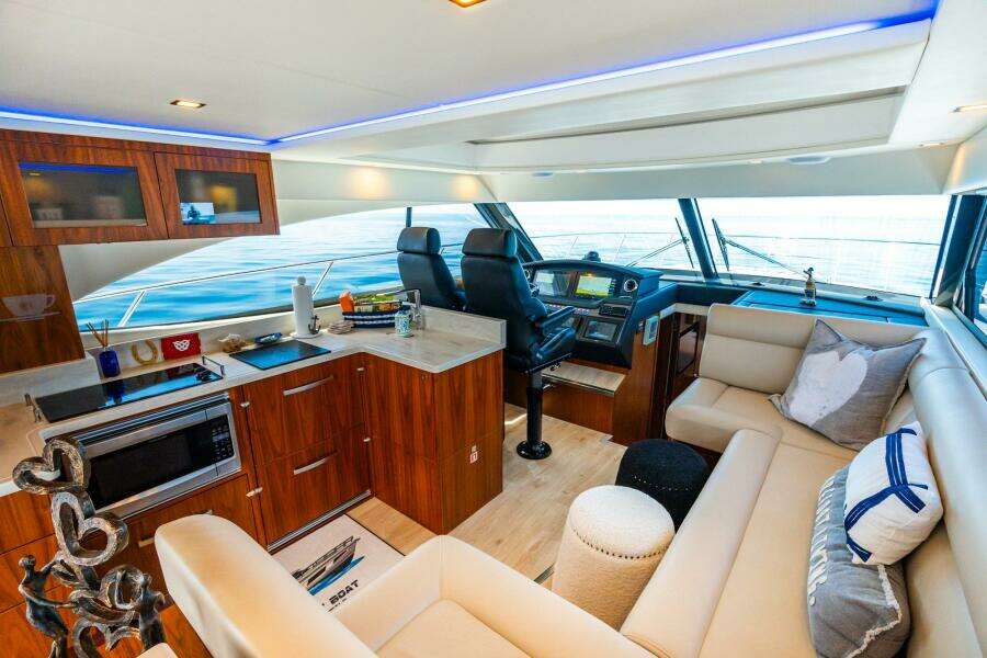 2019 Riviera 4800 Sport Yacht