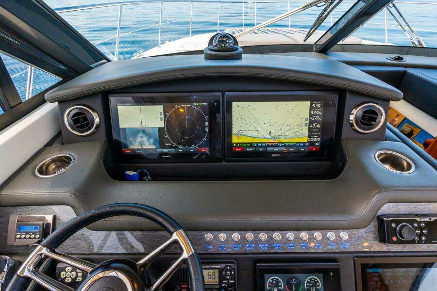 2019 Riviera 4800 Sport Yacht