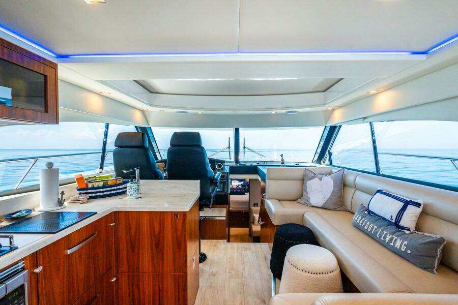 2019 Riviera 4800 Sport Yacht