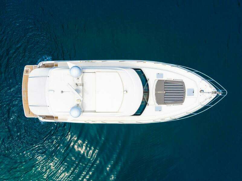 2019 Riviera 4800 Sport Yacht