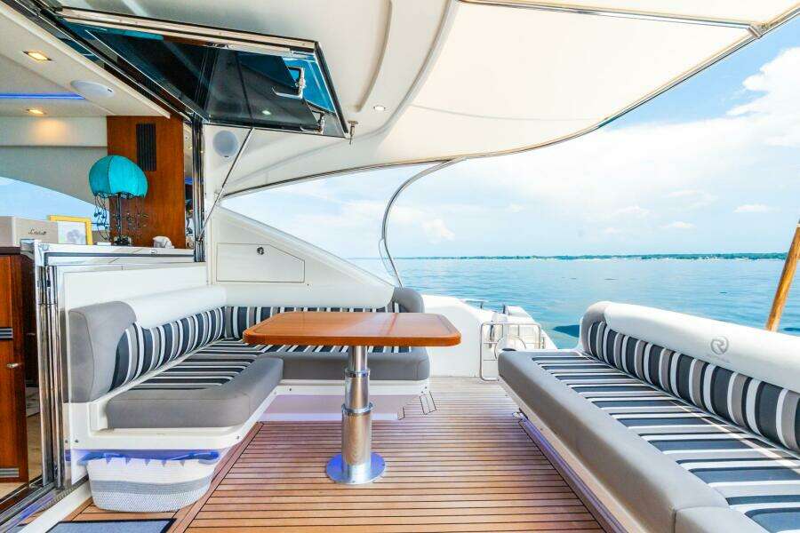 2019 Riviera 4800 Sport Yacht