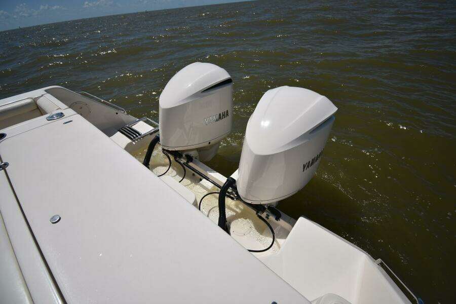 2016 Grady-White 330 Express 