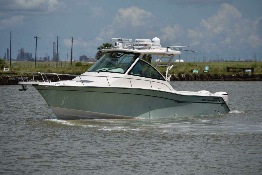 2016 Grady-White 330 Express 