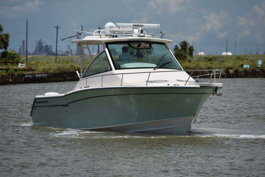 2016 Grady-White 330 Express 