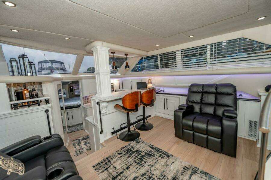 1991 Cruisers Yachts 3850 Aft Cabin