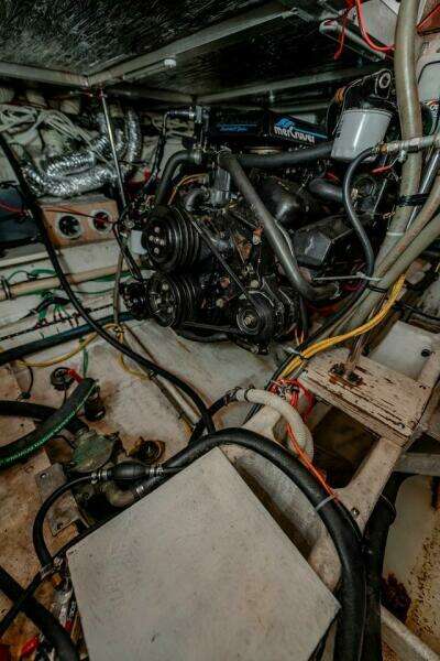 1991 Cruisers Yachts 3850 Aft Cabin