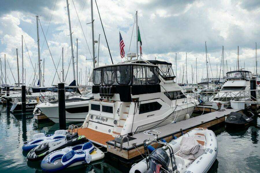 1991 Cruisers Yachts 3850 Aft Cabin