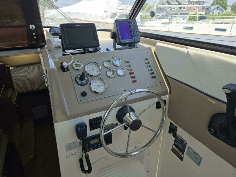 2005 Bayliner 289 EC