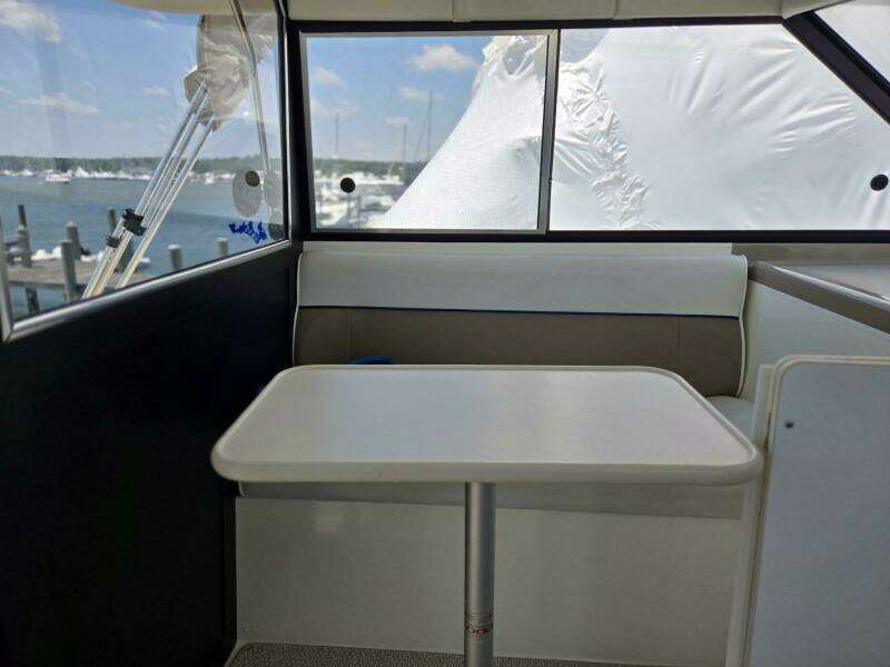 2005 Bayliner 289 EC