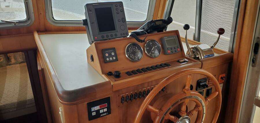 2004 Mainship 400 Trawler