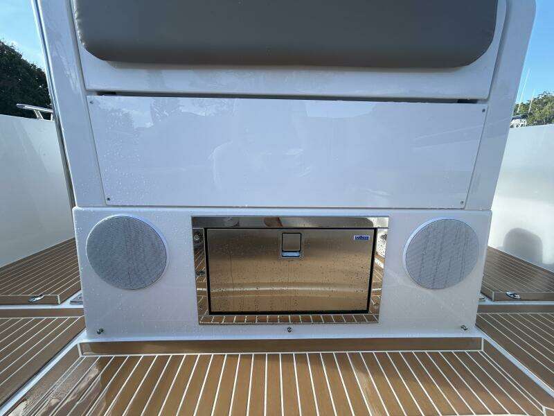 2024 Nimbus Tender 9