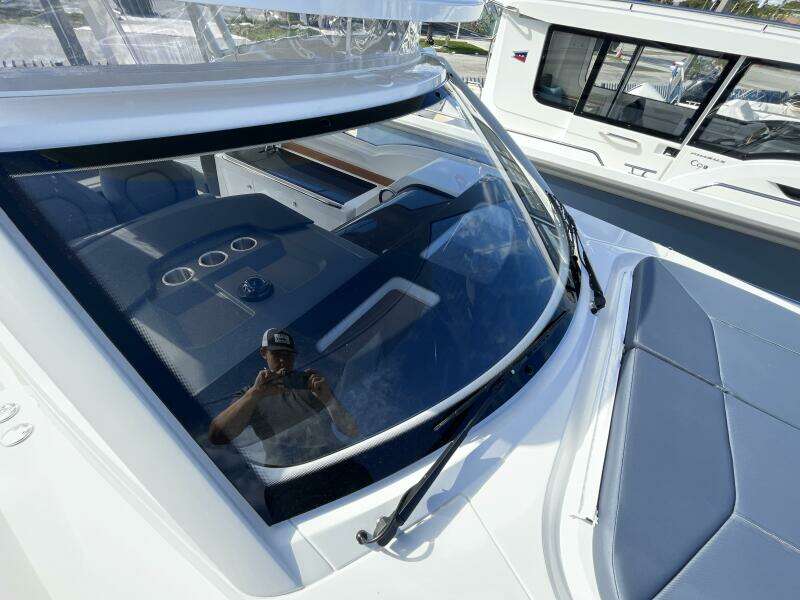 Nimbus Weekender 9 Windshield