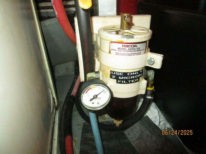 63' Hatteras generator2 Racor fuel filter