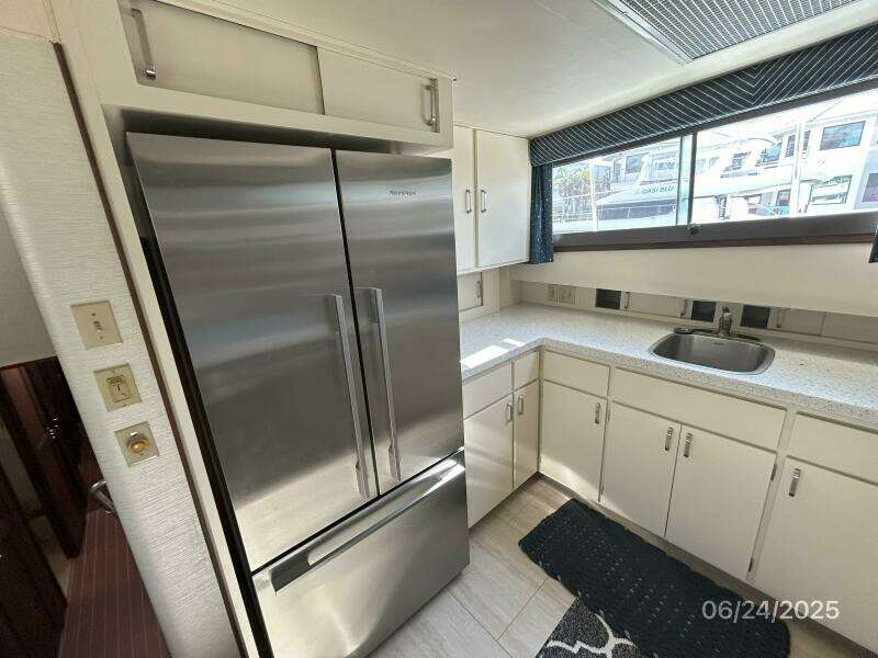 63' Hatteras galley2