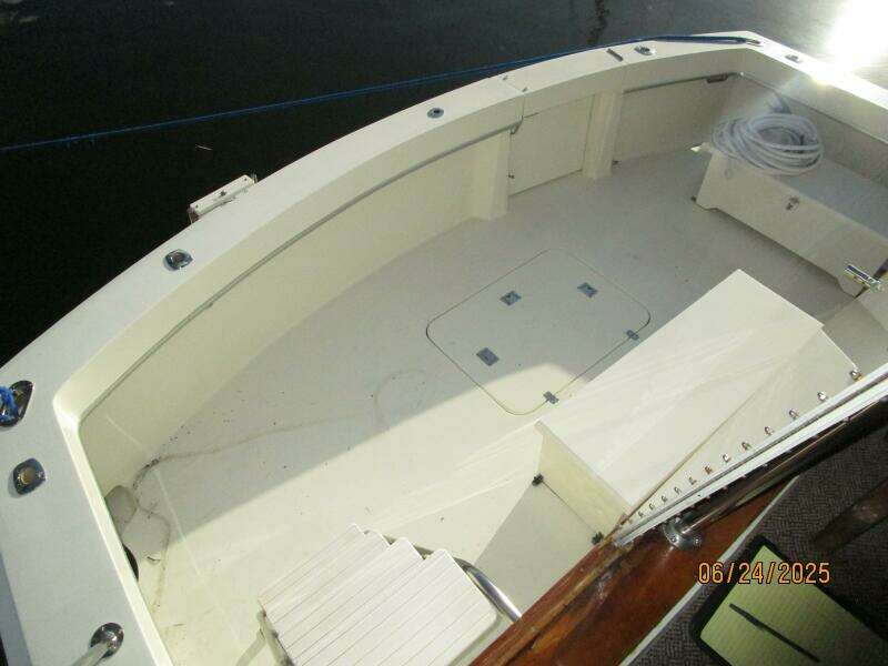 63' Hatteras cockpit