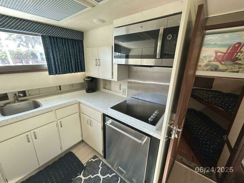 63' Hatteras  Galley1