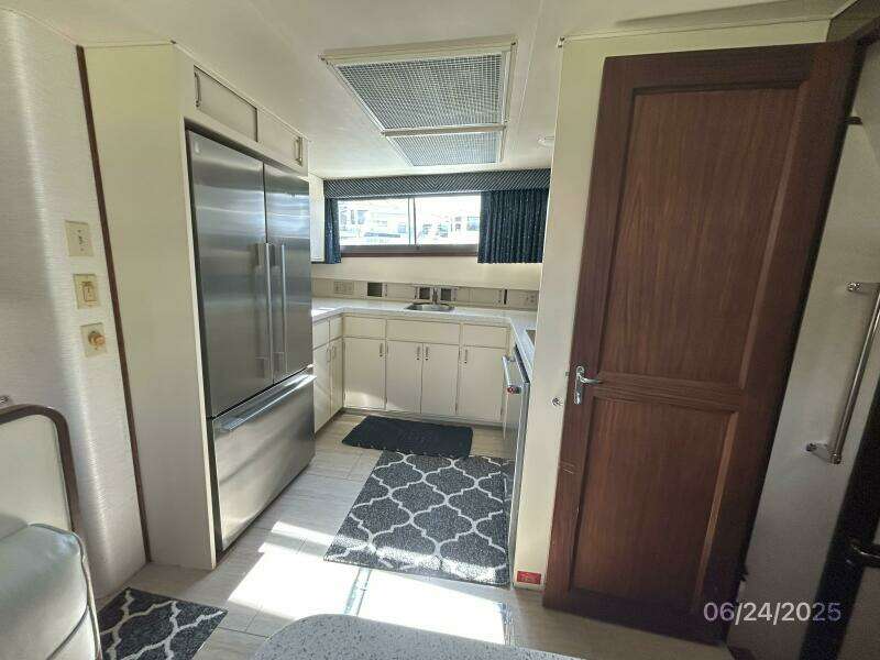 63' Hatteras galley port