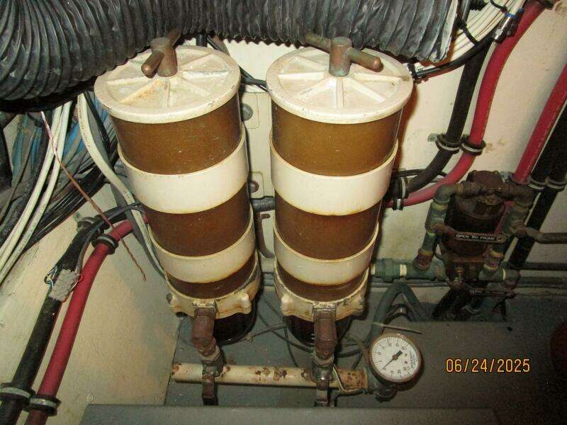 63' Hatteras port Racor fuel filters