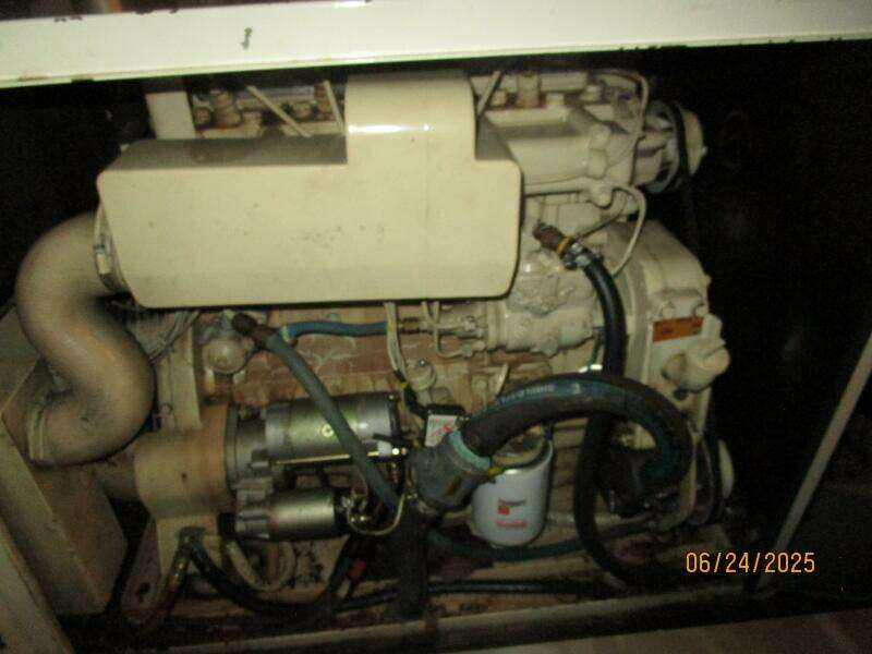 63' Hatteras generator2