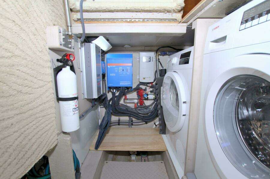 2003 Sea Ray 480 Motor Yacht