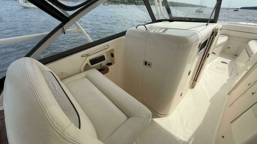 2016 Grady-White 307 Freedom