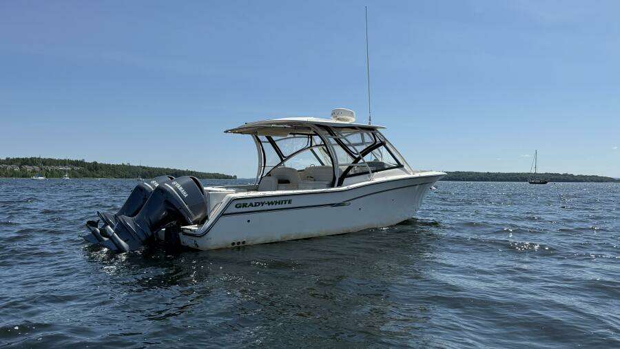 2016 Grady-White 307 Freedom