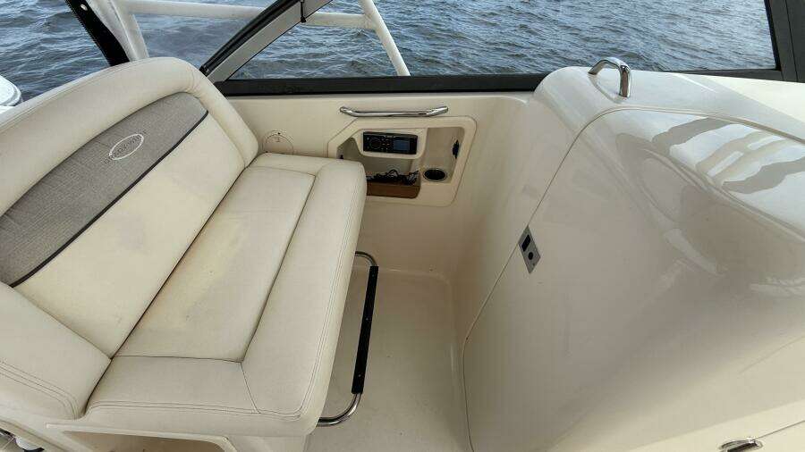 2016 Grady-White 307 Freedom